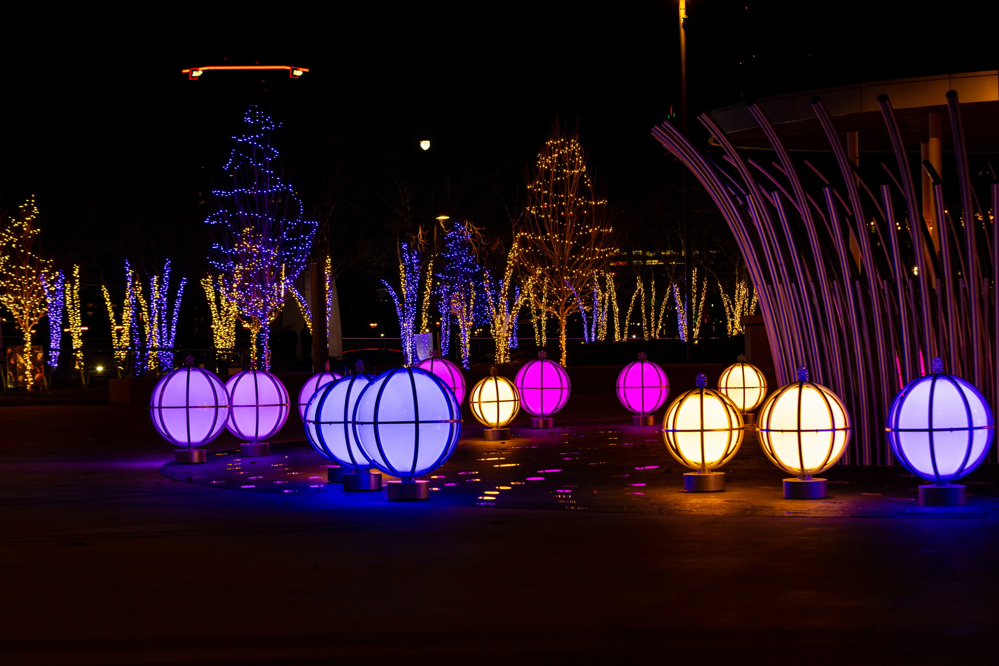 CS_SciotoMile_IlluminatedGlobes_094
