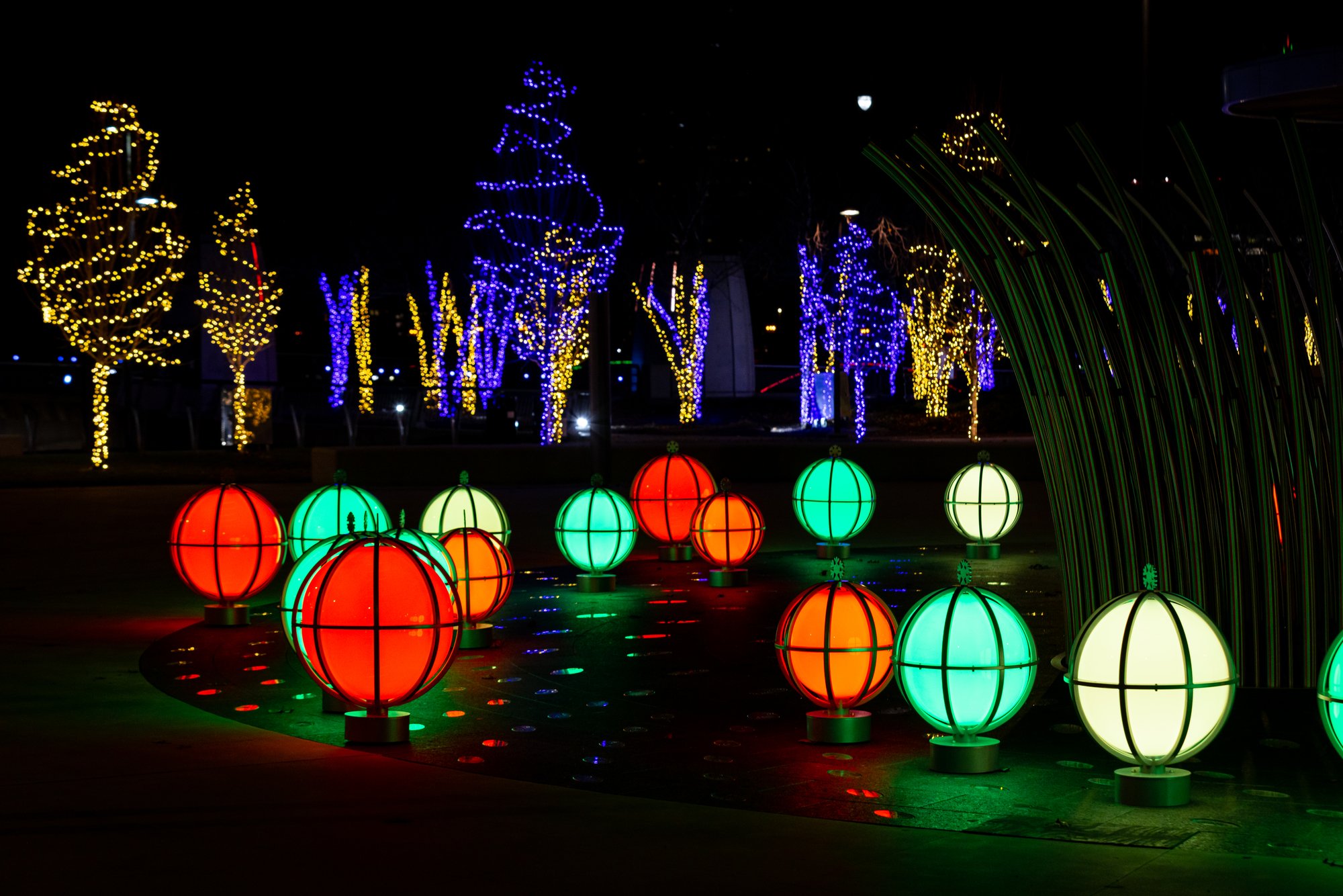 CS_SciotoMile_IlluminatedGlobes_096