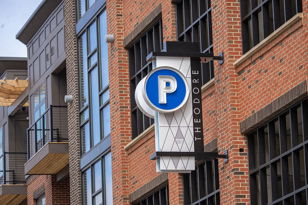 Arch-Signage_BridgePark_ParkingSign_007