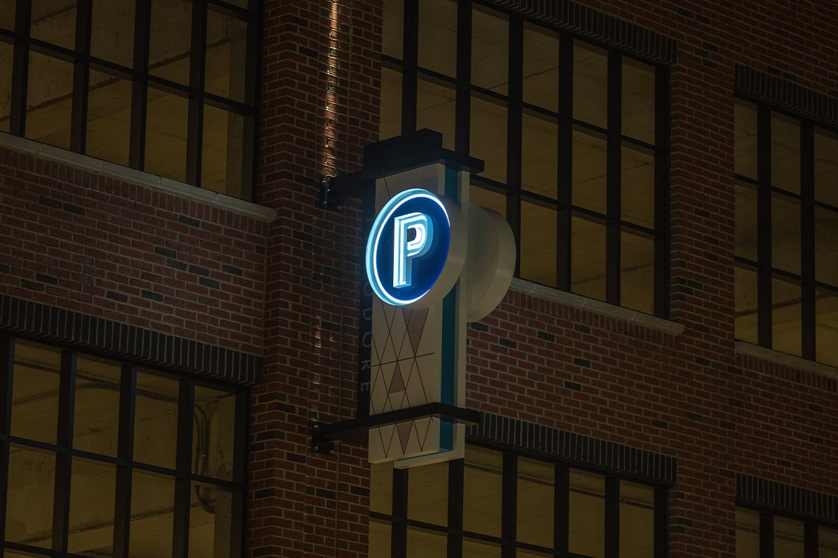 Arch-Signage_BridgePark_ParkingSign_013